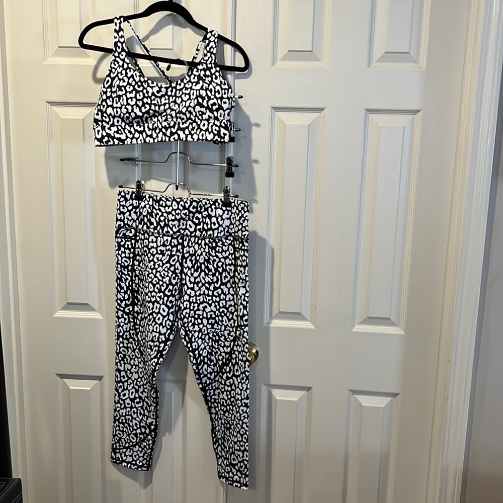 Zyia matching workout set leggings sports bra 12 XL new light n tight